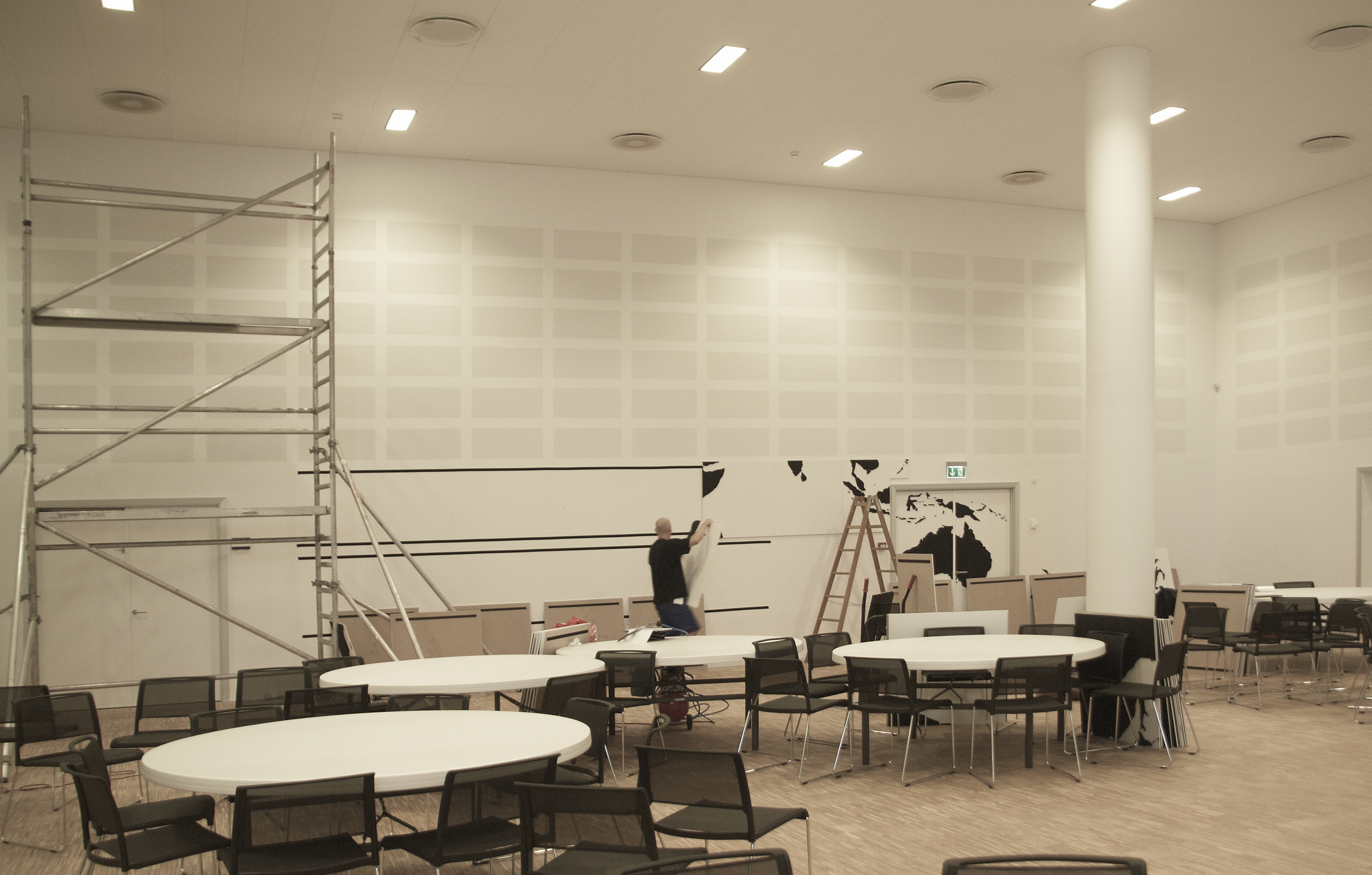 fraster, filt, opklæbning, akustik, uld filt, inspiration, design, indretning, filttavle, udsmykning, opklæbet filt, filt på væg, limet filt, vægfilt, filtfarve, dekoration